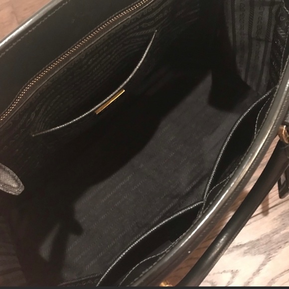 🌹AUTHENTIC PRADA SATCHEL & WALLET in EXCELLENT CONDITION - Picture 5 of 7